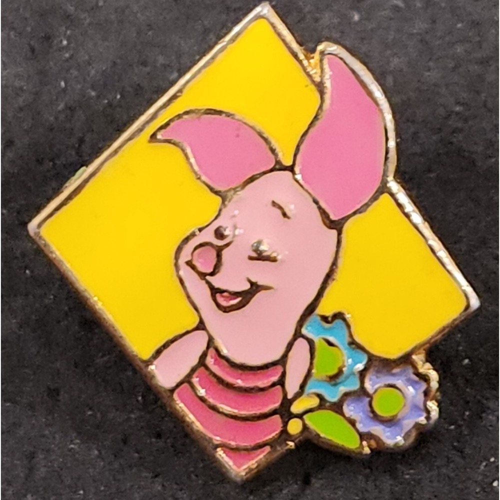 Disney Pin 1137 Piglet from the Hallmark Pin Pair Winnie the Pooh Pal Vintage